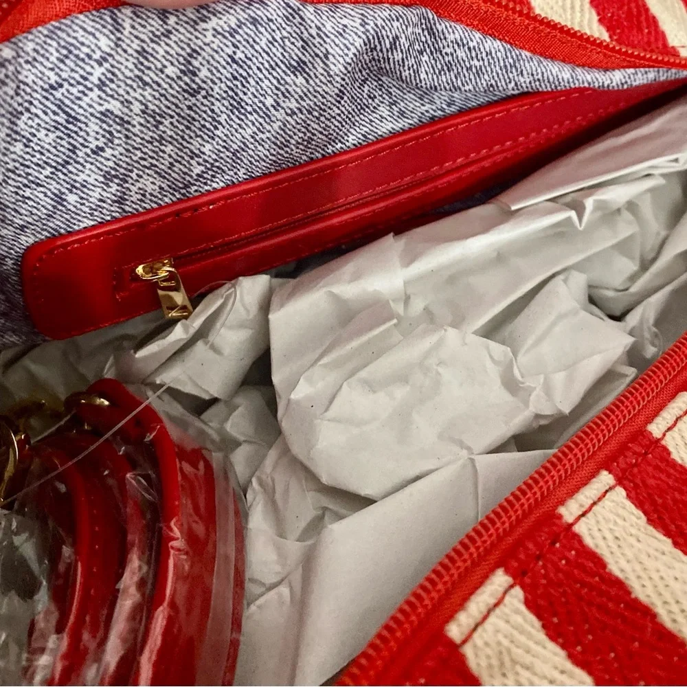 Moda Luxe Red & Cream Striped Canvas Zip Tote Travel Beach Overnight Bag Purse - Picture 4 of 7